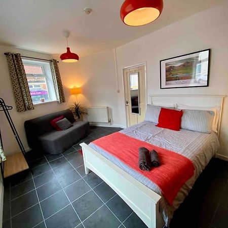 Brickworks - 2 Bedrooms, 15 Mins Walk To The Centre, With Garden Кардифф Экстерьер фото
